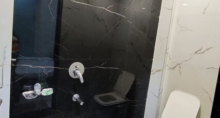 Hotel Mukhiya Palace Ujjain Room Type - Seven Bed AC Room Hotel Mukhiya Palace Ujjain Room Type - Seven Bed AC Room