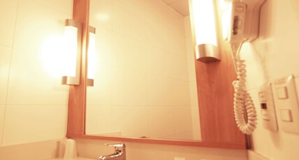 Ibis Valparaiso Room Type - Room with twin beds and sea view