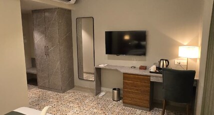 P K Unicorn Hotel & Banquet Room Type - Deluxe Double with bathtub