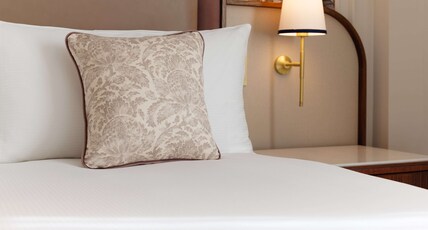 The Caledonian Edinburgh, Curio Collection by Hilton Room Type - DELUXE KING ROOM