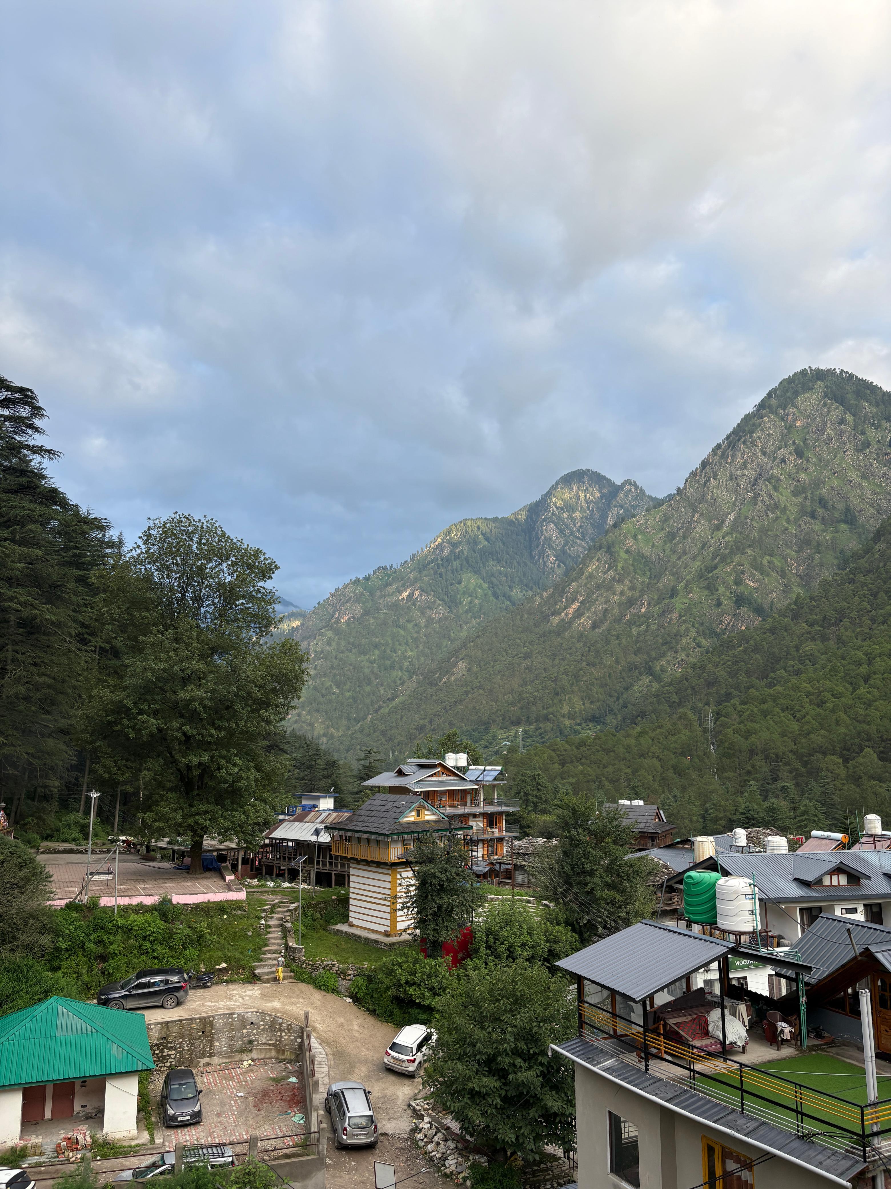 Hide-In Kasol - Tap to explore photos