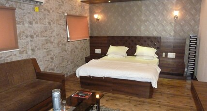 Hotel Regal Palace Room Type - Suite Room