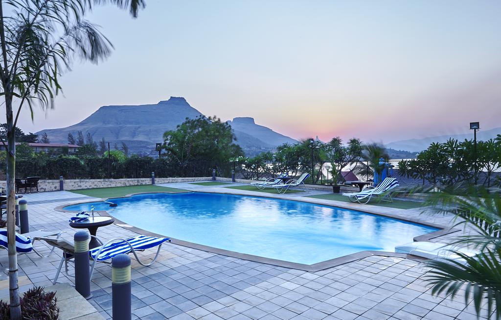 Savana Lake Resort - Tap to explore photos