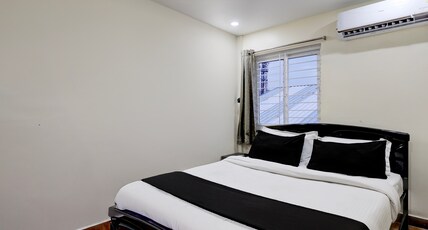 Hotel O Satyam Junction Seethammadhara Room Type - Deluxe Room