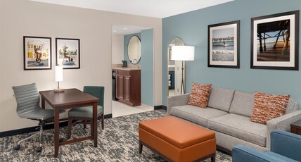 Embassy Suites Fort Myers Room Type - 2 QUEEN BEDS POOLVIEW