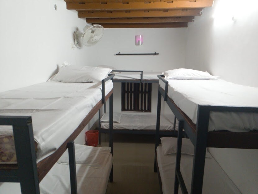 Kiwi hostel - Tap to explore photos