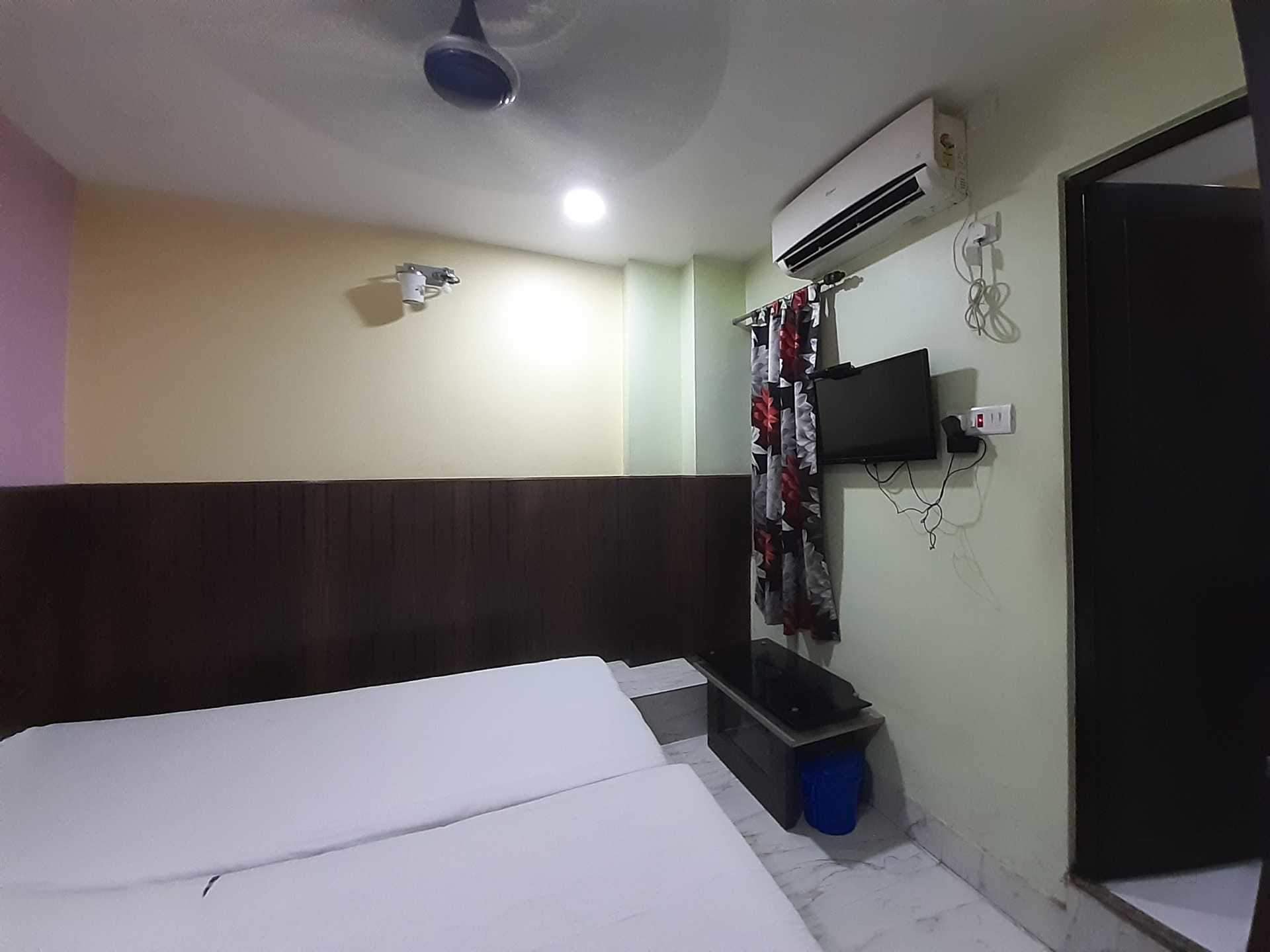 Hotel Jagdamba - Tap to explore photos