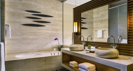 Raffles Hainan Room Type - Ocean View Room, King-size Bed