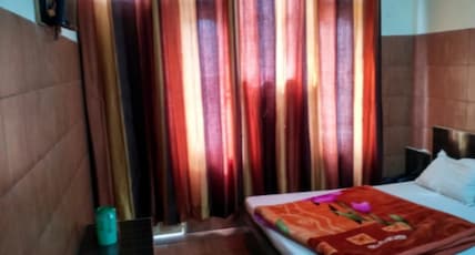 Hotel Daya's Paradise Room Type - DELUXE TRIPLE BED NON AC ROOM Hotel Daya's Paradise Room Type - DELUXE TRIPLE BED NON AC ROOM
