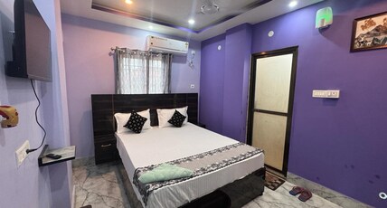HOTEL AARNA Room Type - Queen Room