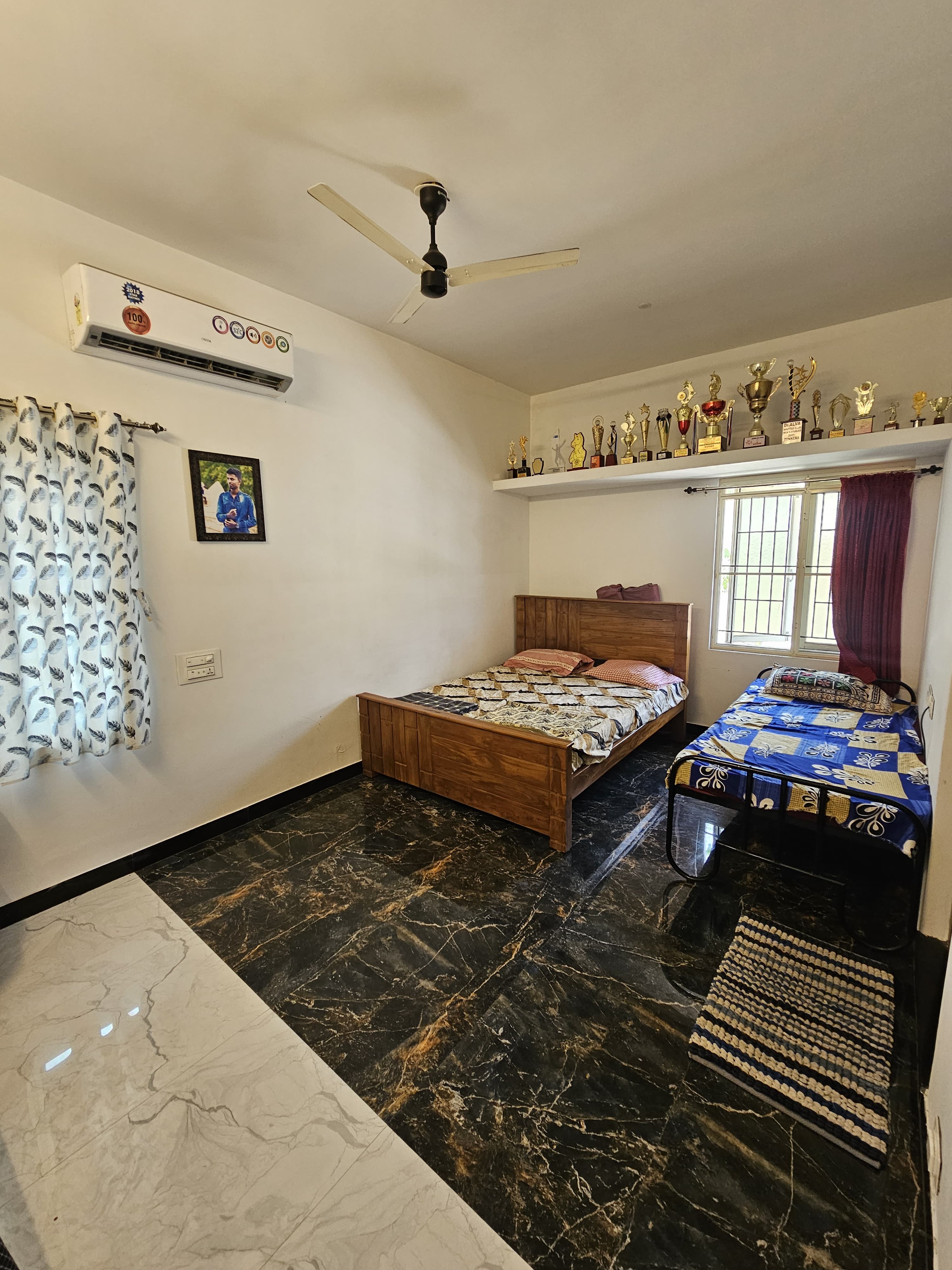 Alberts AC 3bhk house - Tap to explore photos