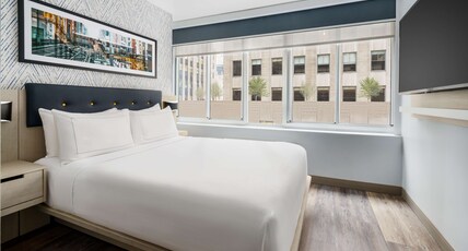 DoubleTree by Hilton New York Midtown Fifth Ave Room Type - 1 QUEEN BED DELUXE