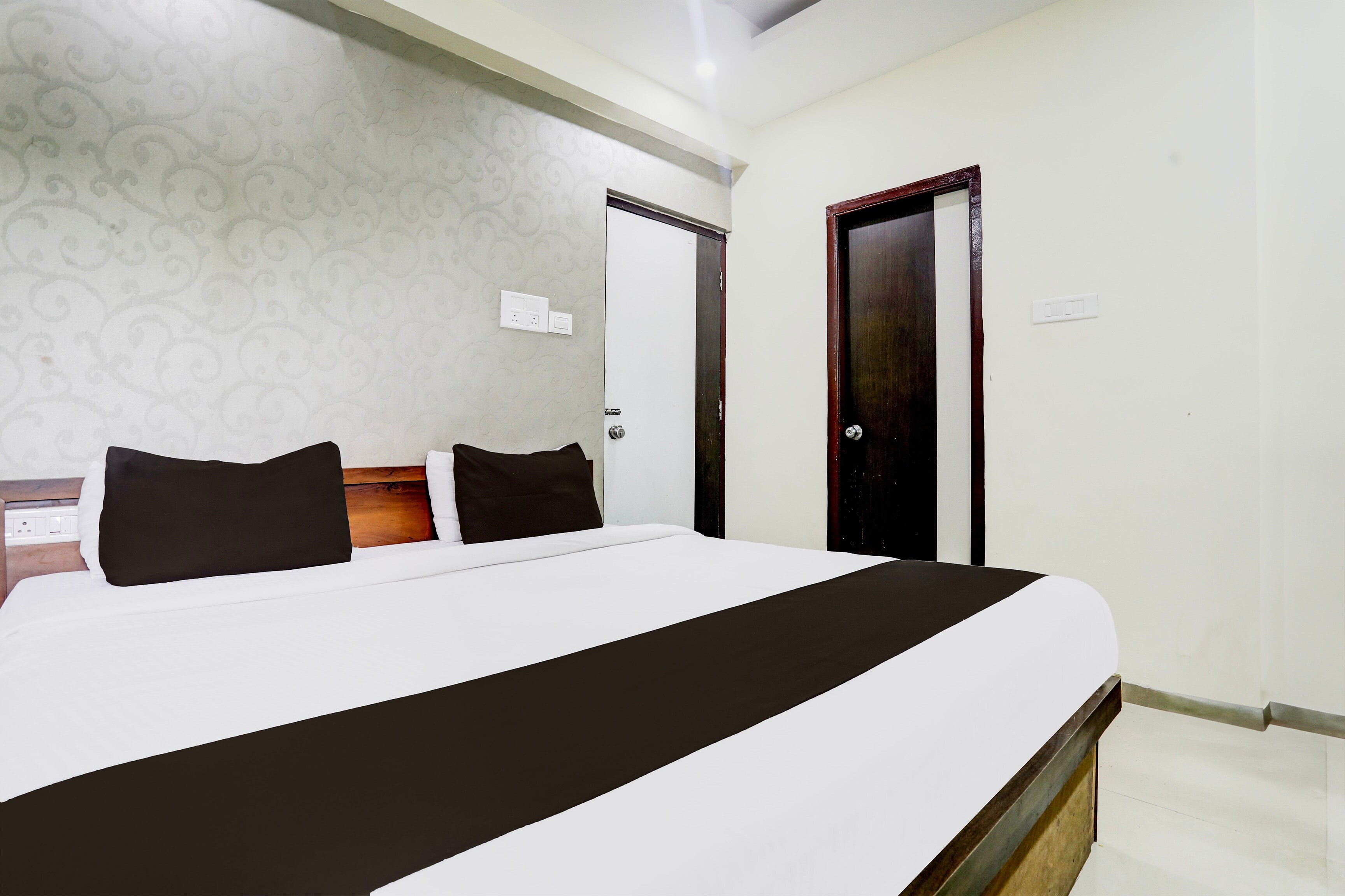 Hotel O Wardha Road Near Airport - Tap to explore photos
