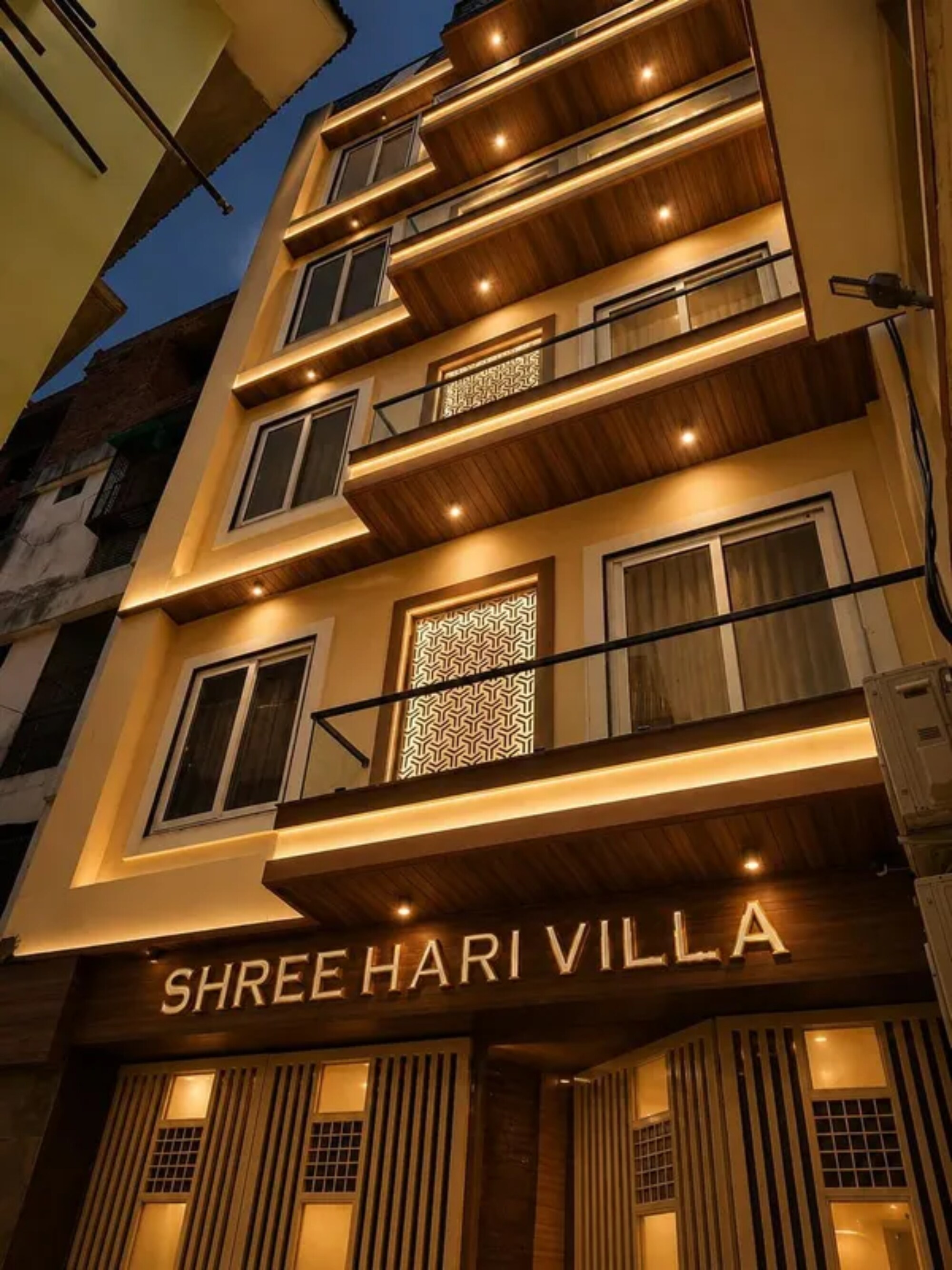 FabHotel Shri Hari Villa - Tap to explore photos