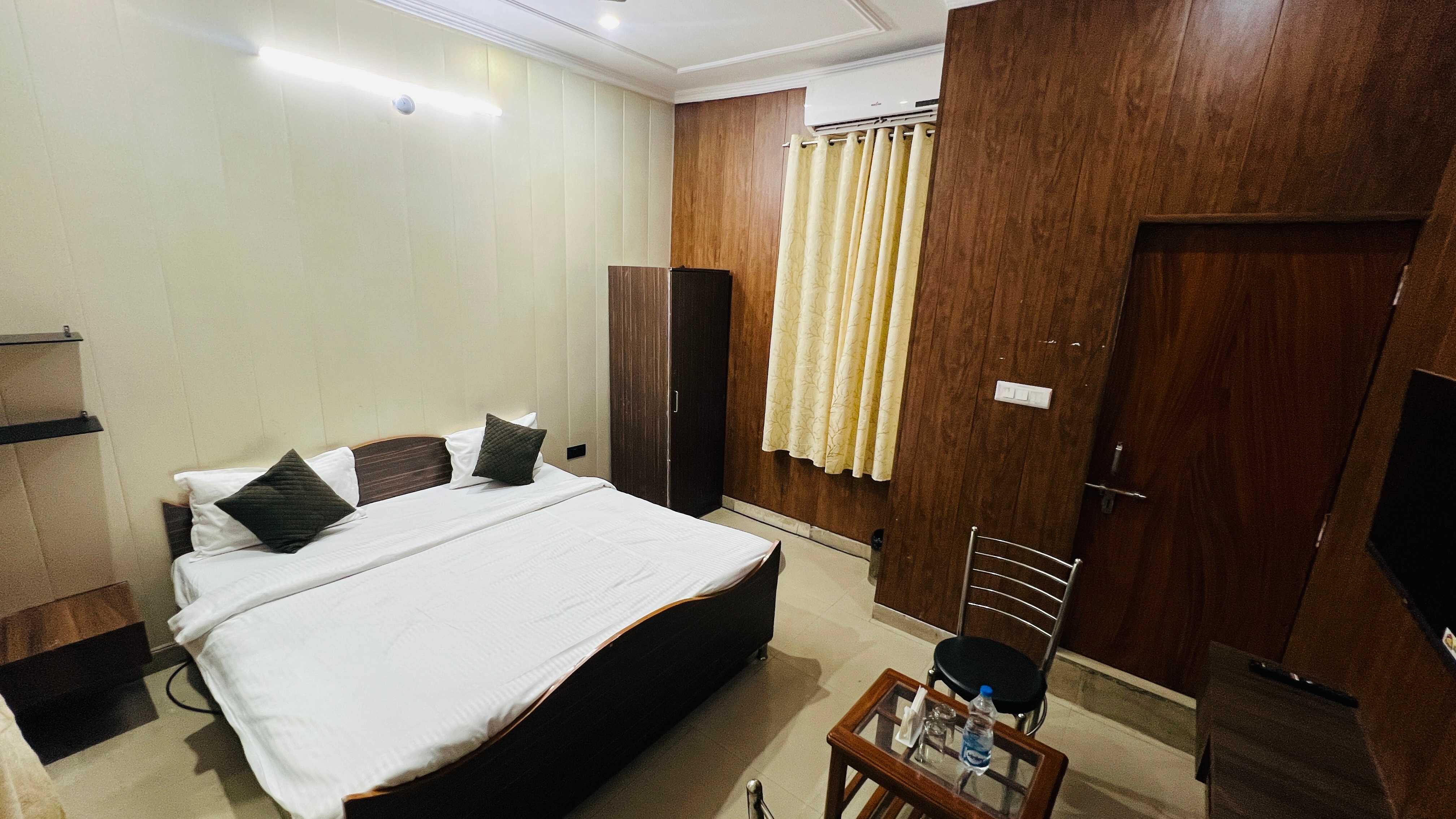 Elite Stay Inn - Tap to explore photos