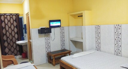 Hotel Sai Binayak Room Type - Deluxe Room Non AC