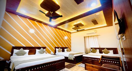 Shri Keshav Haveli Room Type - 6 Pax Deluxe Family Suite Room ( 3 Double Bed | 6 Pax )