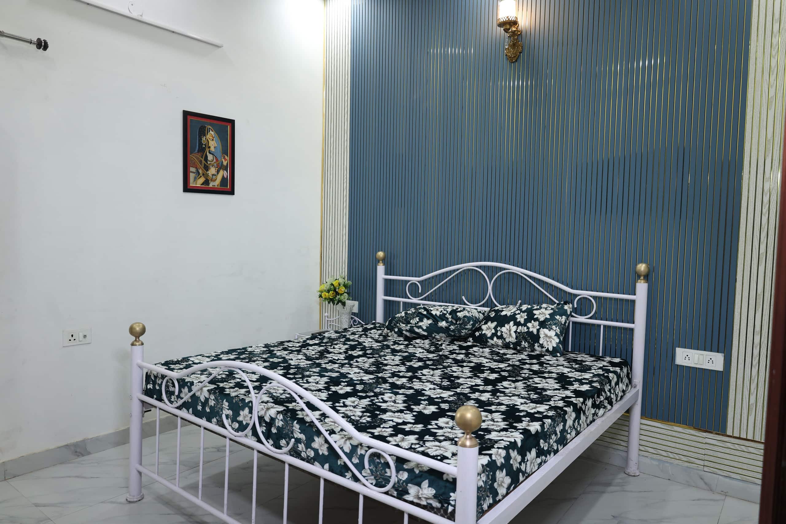 Home 1BHK Couple friendly Sector 25 Rohini - Tap to explore photos