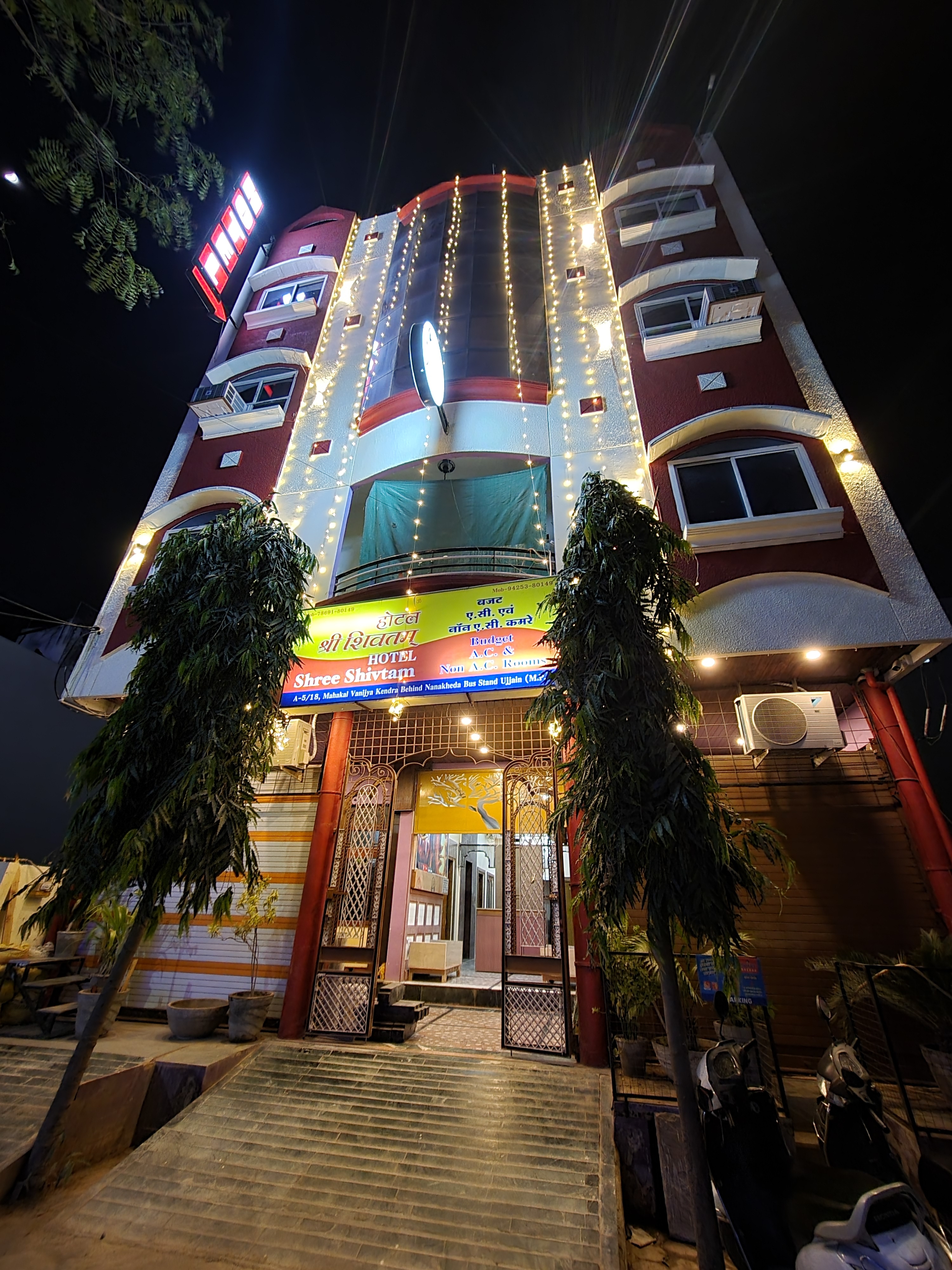 Hotel Shree Shivtam - Tap to explore photos