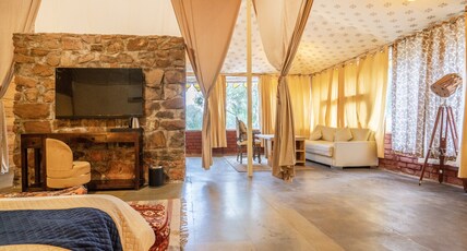 Aranya By Stories Room Type - Luxury Suite with Bathbed and Garden