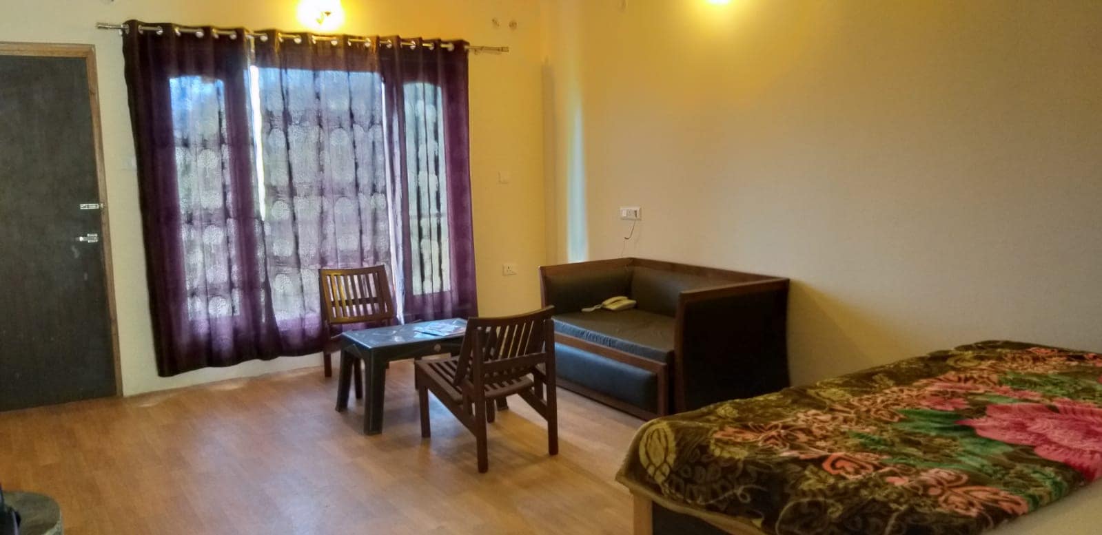 Hotel Elphinstone Inn Himalayan View Property - Tap to explore photos