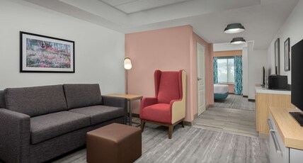 Hilton Garden Inn Greensboro Room Type - 1 KING BED JR SUITE