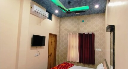 Mishra Guesthouse And Homestay Room Type - Deluxe Luxury Triple Bedroom with Kitchen Mishra Guesthouse And Homestay Room Type - Deluxe Luxury Triple Bedroom with Kitchen