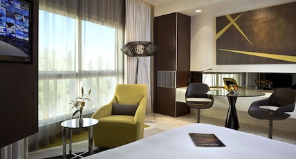 Al Ain Rotana Room Type - Spacious Room with Kitchenette- King Bed 