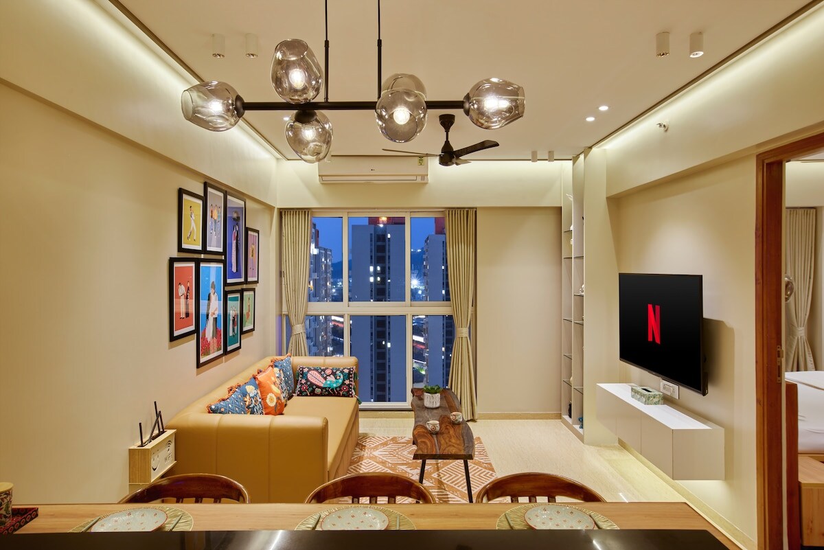 Luxurious suite with city skyline views Kutumb - Tap to explore photos