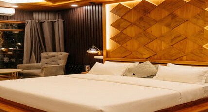 House of Lights, Solan Room Type - Deluxe King Room