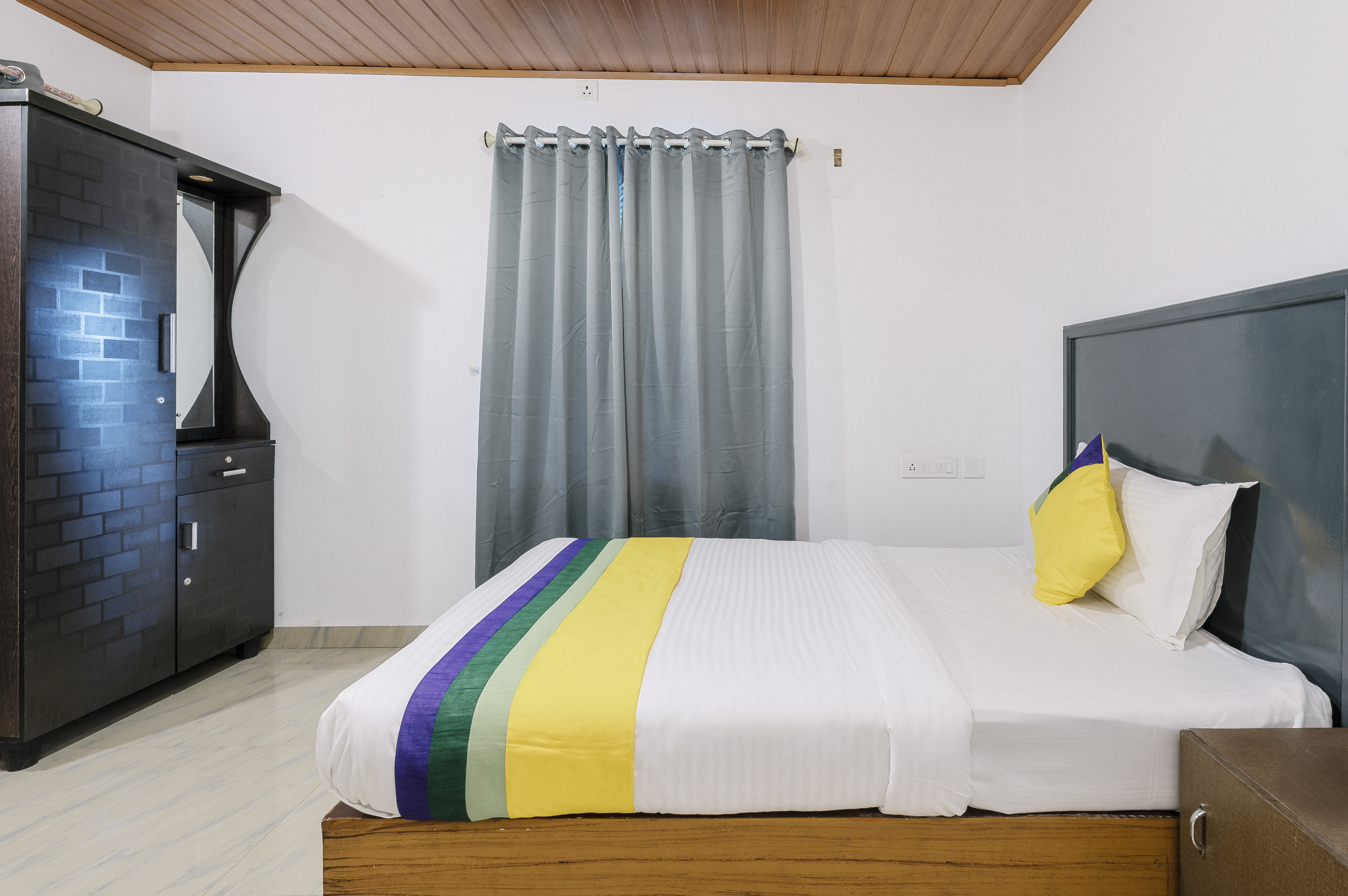 Itsy Hotels Abrigo - Tap to explore photos