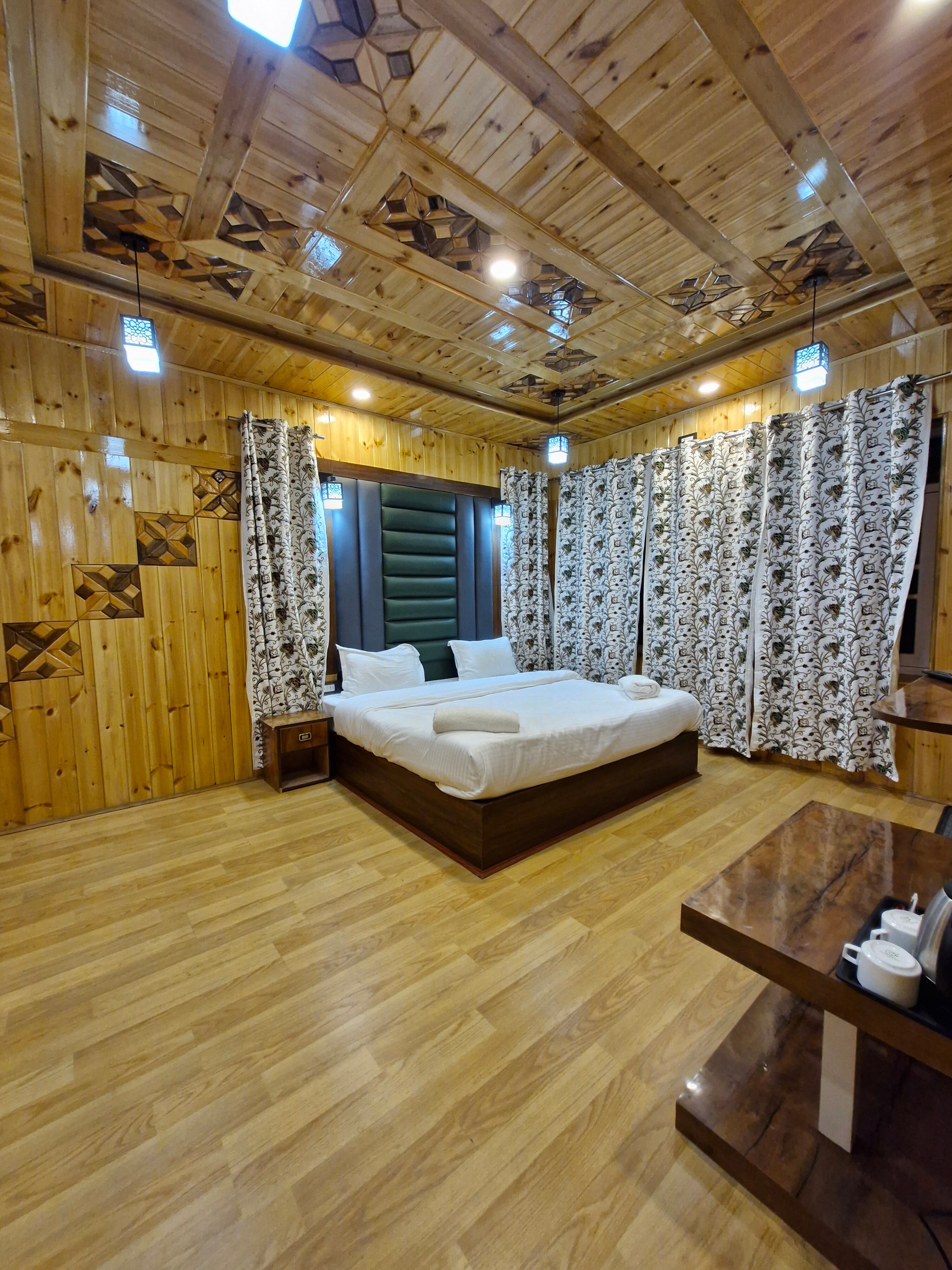 Hotel Neon - Tap to explore photos