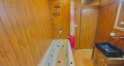 Wangnoo Sheraton Houseboat Room Type - Luxury Suite Room (Centrally Hot n Cold)