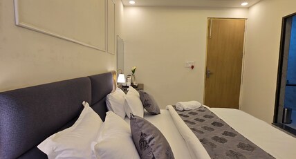 The Holy Meander Room Type - Luxury room near Ghat and temple