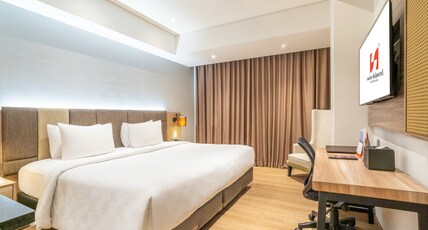 Swiss-Belhotel Karawang Room Type - Deluxe Queen
