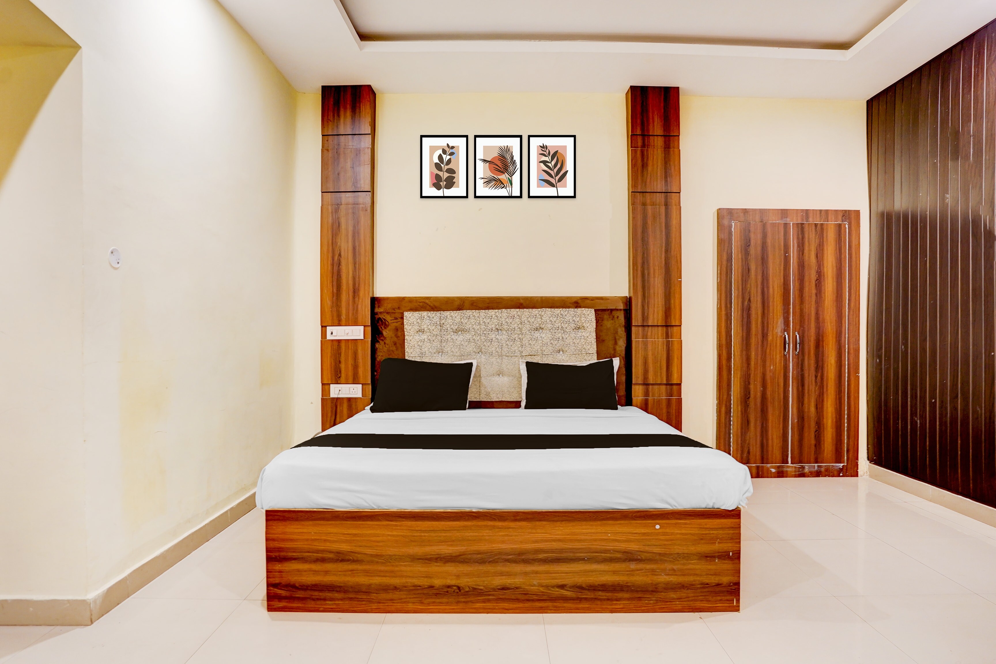 Hotel O Amba Heritage House - Tap to explore photos