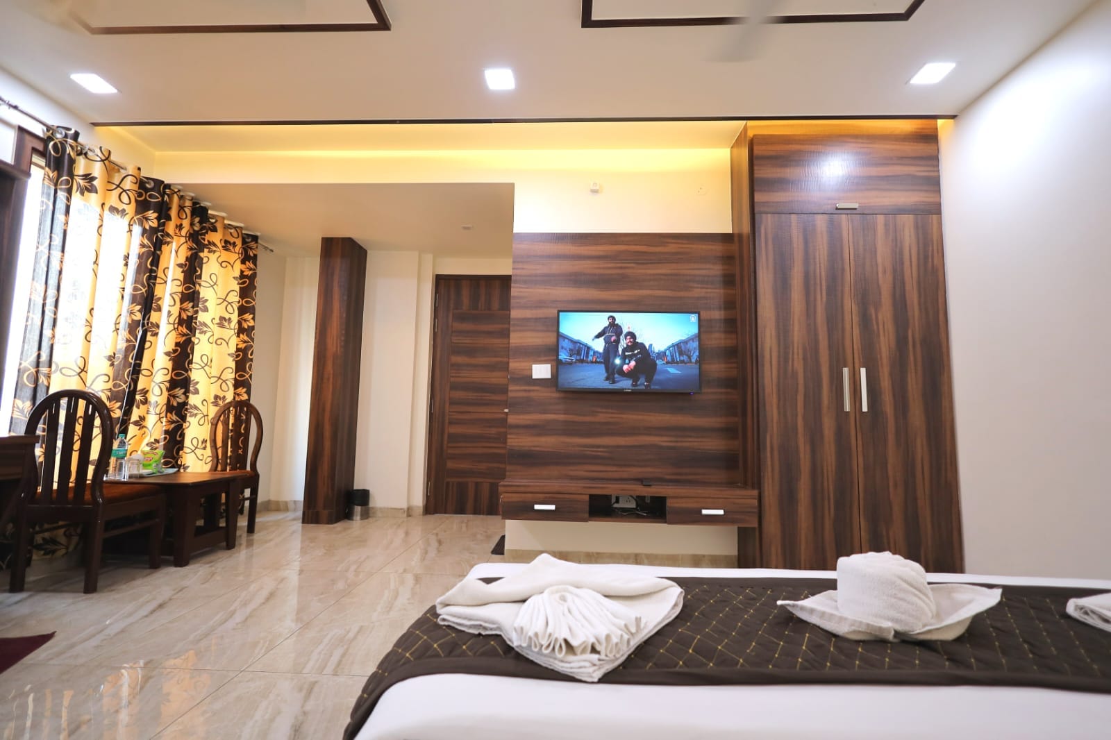 Crown Hotel Agra near Taj Mahal - Tap to explore photos