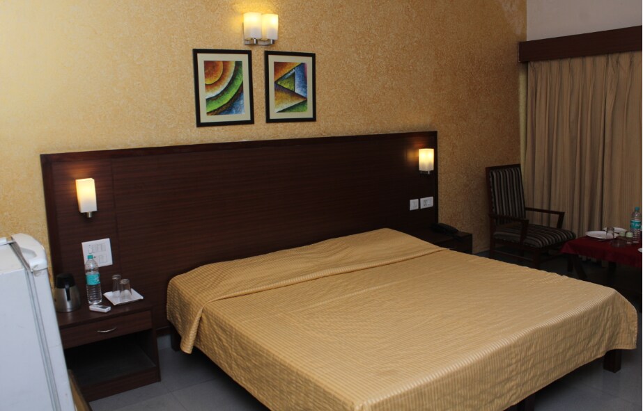 Myna Tourist Resort - Tap to explore photos