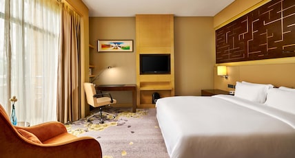 Crowne Plaza Ordos Room Type - 1 King Bed Standard Balcony NS