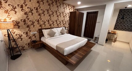 HOTEL GREEN WOOD Room Type - SUPER DELUXE