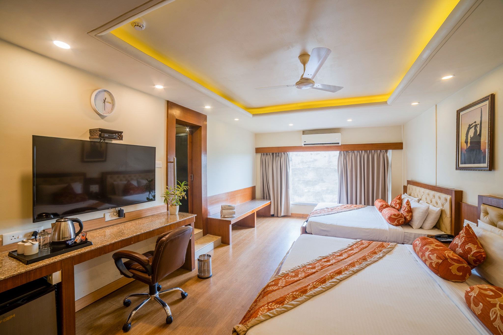 Hotel The Nagpur Ashok - Tap to explore photos