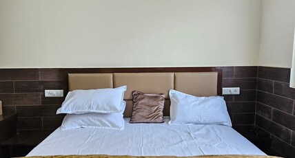 Gee Een Residency Room Type - Deluxe Room AC