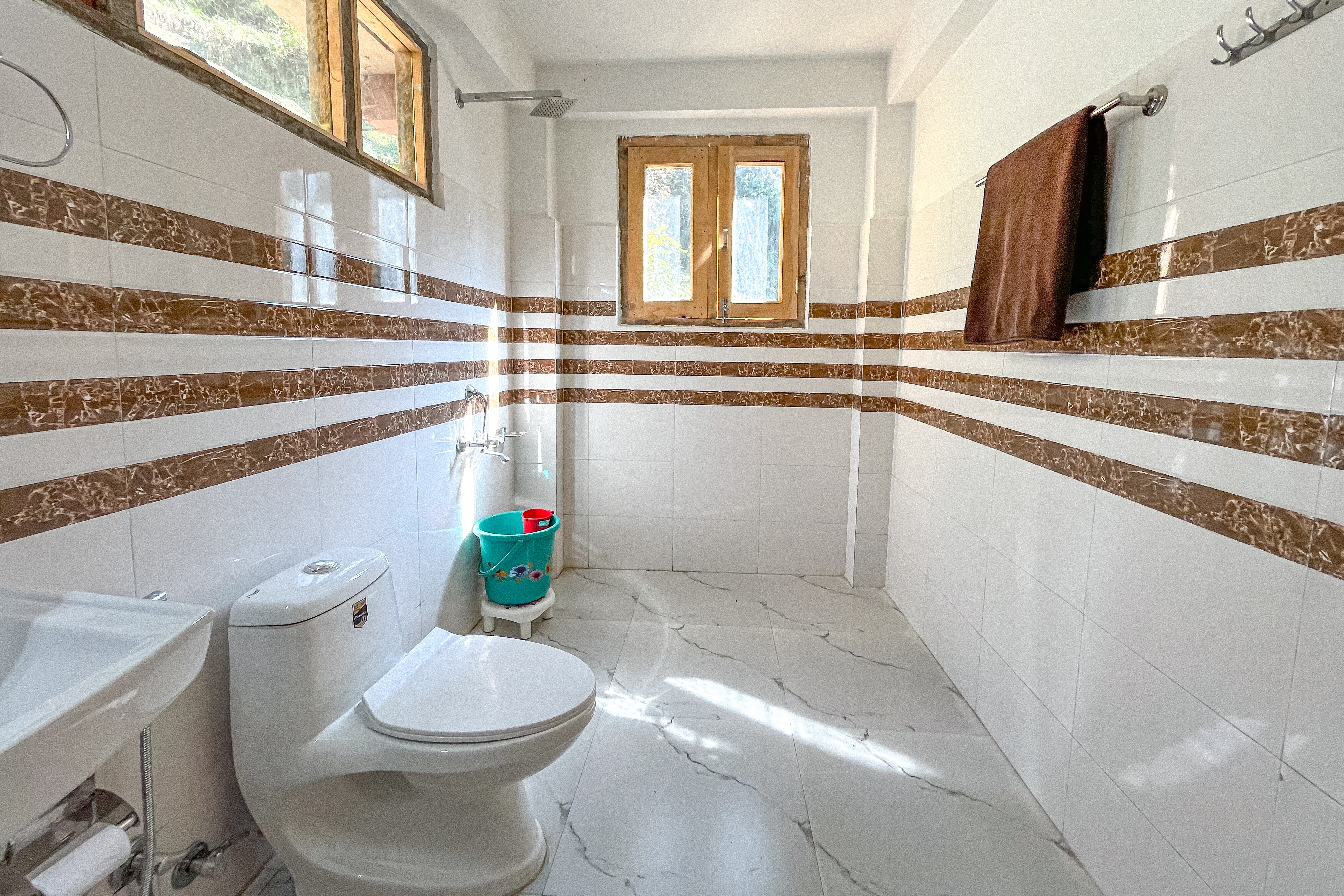 Spacious 4 bedroom cottage with Valley view above Jibhi - Tap to explore photos