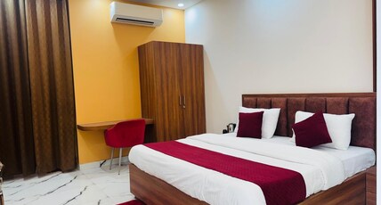 THE PEARL HEAVEN Room Type - Deluxe King Bed Room with City View