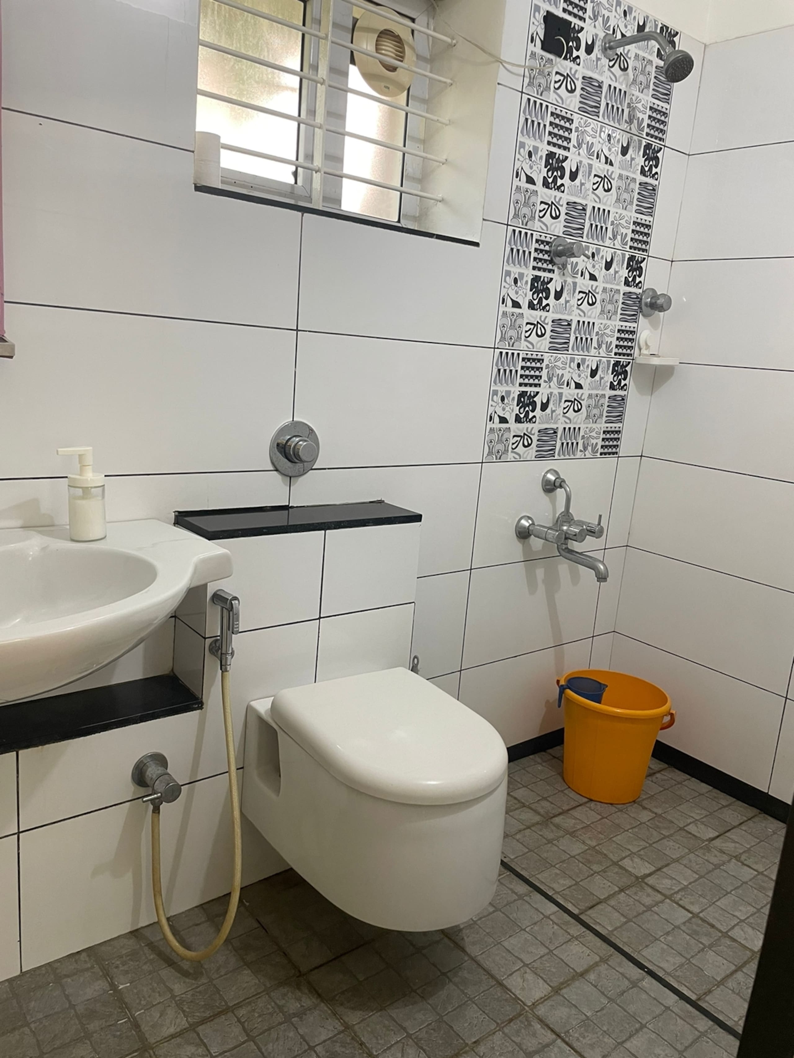 Summer House Studio in city centre - Tap to explore photos