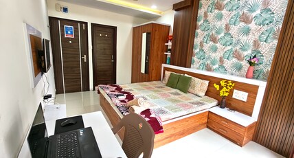 Aman Greens | Park Facing | Mahalaxmi Nagar | Near Bombay Hospital Room Type - Entire Studio Flat | 102 | AC | Wifi | Balcony | TV