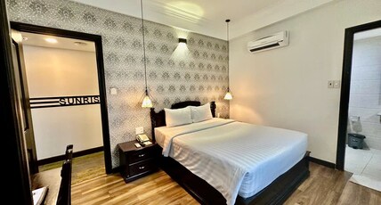 Sunrise Central Hotel Room Type - Premium Double Room Sunrise Central Hotel Room Type - Premium Double Room