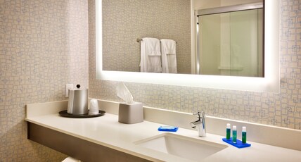 Holiday Inn Express El Paso I-10 East Room Type - 1 King Bed Standard Comm Accessible
