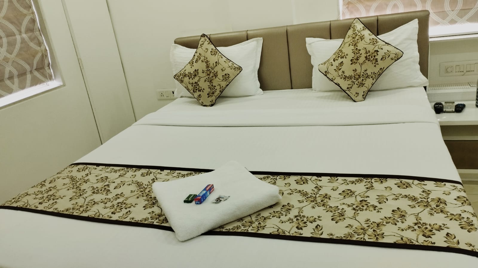 Zenith Shared Apartments in 2BHK Prabhadevi - Tap to explore photos