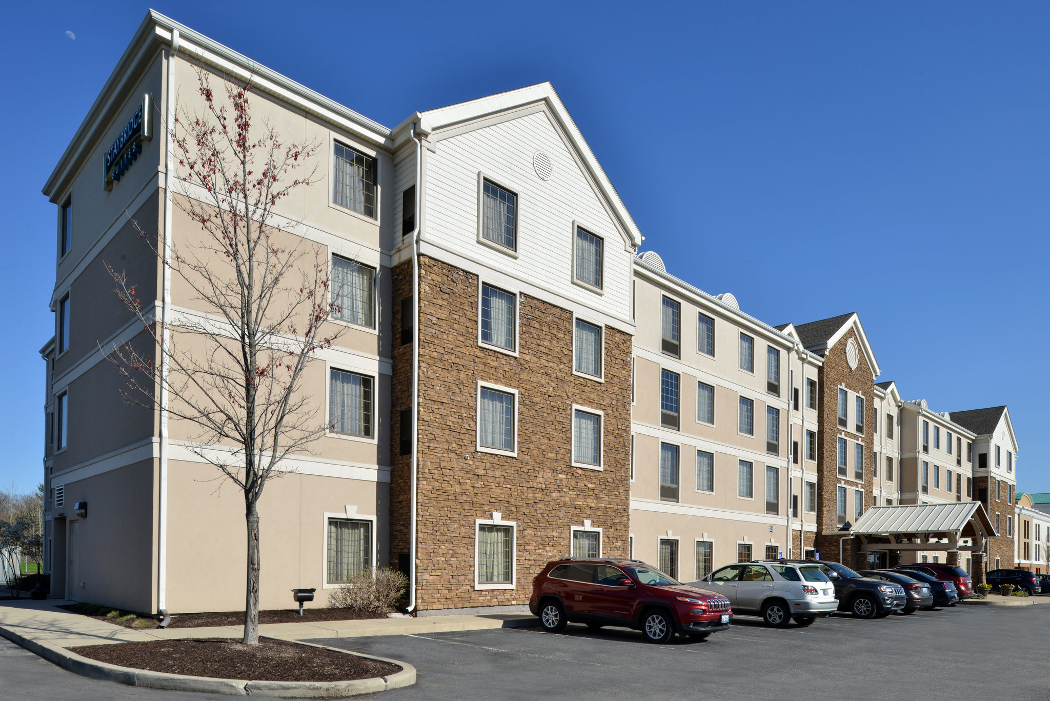 Staybridge Suites INDIANAPOLIS-AIRPORT - Tap to explore photos